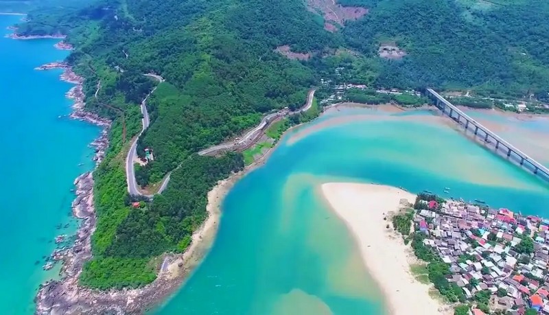 Ngắm Lăng Cô danh sách vịnh đẹp nhất thế giới