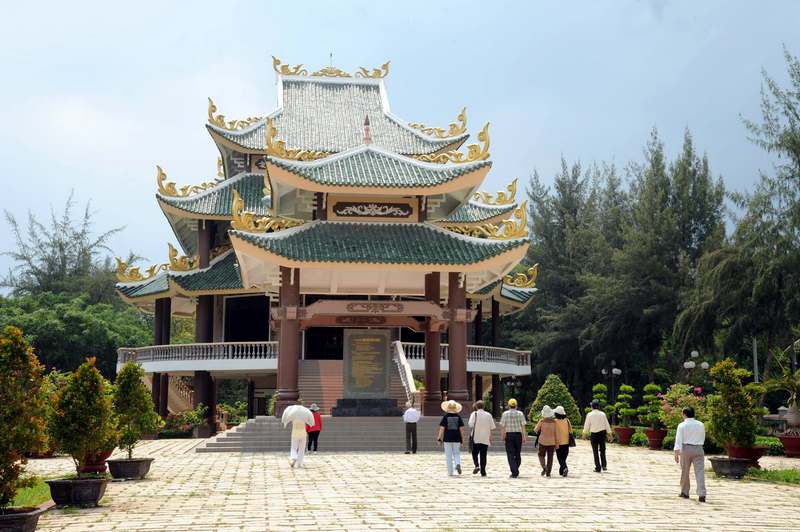 Khu di tích lăng mộ Nguyễn Đình Chiểu - Bến Tre