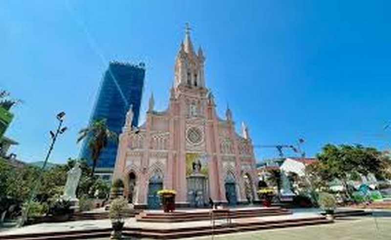 Du lịch Đà Nẵng - Nhà thờ Chính Tòa Đà Nẵng – Kiến Trúc Gothic Ấn Tượng & Điểm Check-in Độc Đáo
