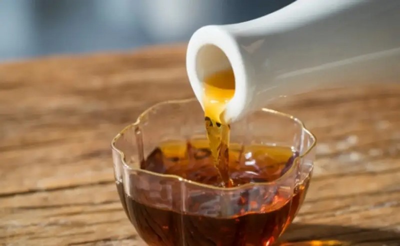 Rượu ngán Hạ Long là một đặc sản độc đáo, kết hợp giữa hải sản tươi ngon và rượu truyền thống, mang lại hương vị độc đáo và nhiều dưỡng chất.