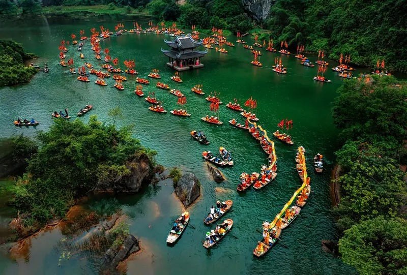 Vào khoảng tháng 4 - 5, thời tiết Ninh Bình được đánh giá là khá lý tưởng, dễ chịu