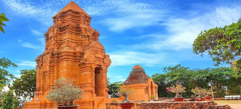 Tháp Po Sah Inư: Di tích lưu giữ vẻ đẹp kỳ bí Champa cổ