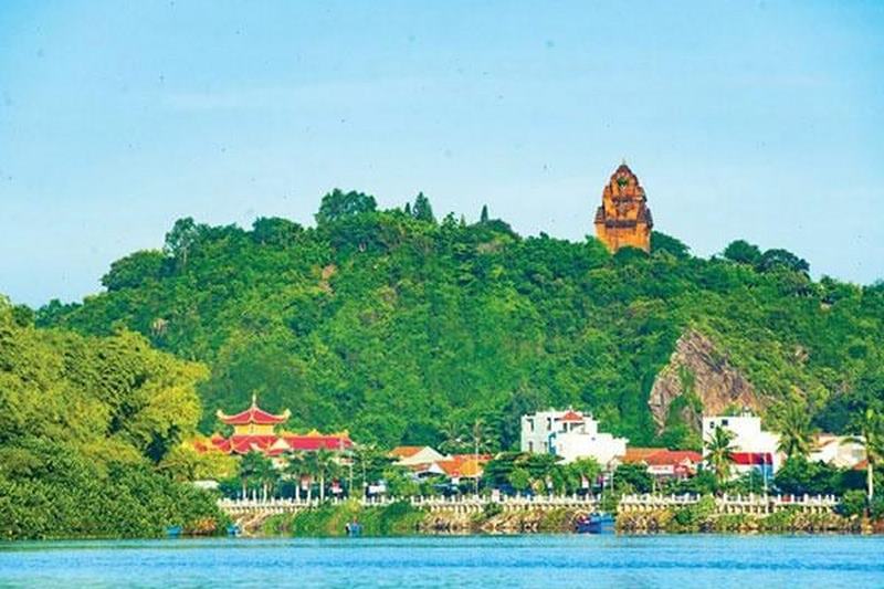 Du Lịch Đến Tháp Nhạn Phú Yê