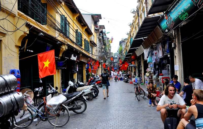 Phố cổ Hà Nội nhộn nhịp, điểm đến nổi tiếng khi du lịch Hà Nội