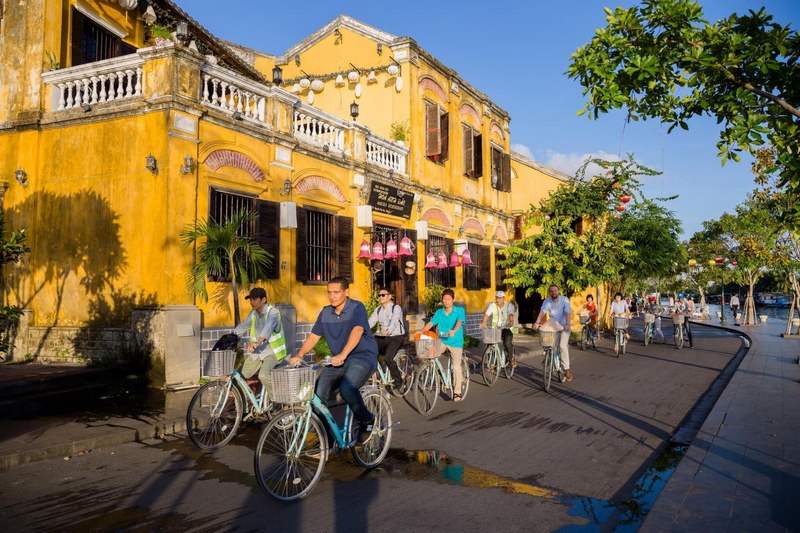 Du lịch Hà Nội tự túc bằng xe đạp khám phá phố cổ