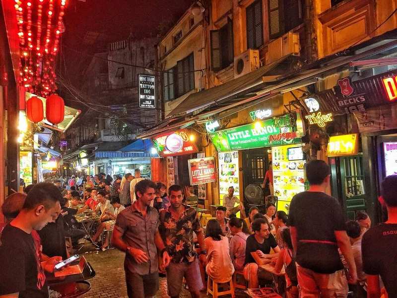 Thư giãn tại Tạ Hiện khi du lịch Hà Nội tự túc