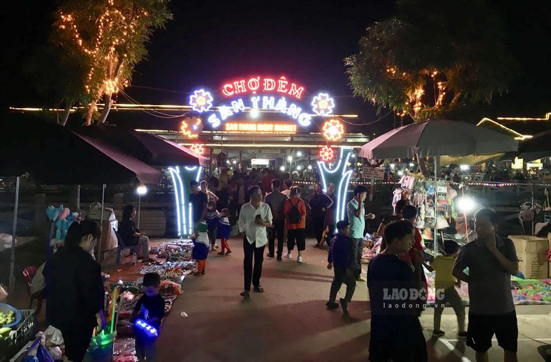 Chợ đêm San Thàng