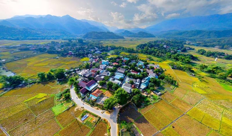 Bản Pom Coọng