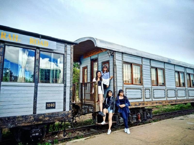 Thời điểm đẹp nhất để check in ga Đà Lạt là vào mùa khô.