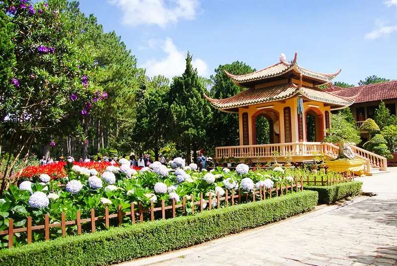 Khám phá vườn hoa và cảnh quan xung quanh @Sưu tầm