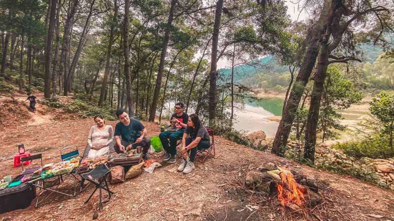 Tiệc Nướng BBQ Giữa Rừng Thông