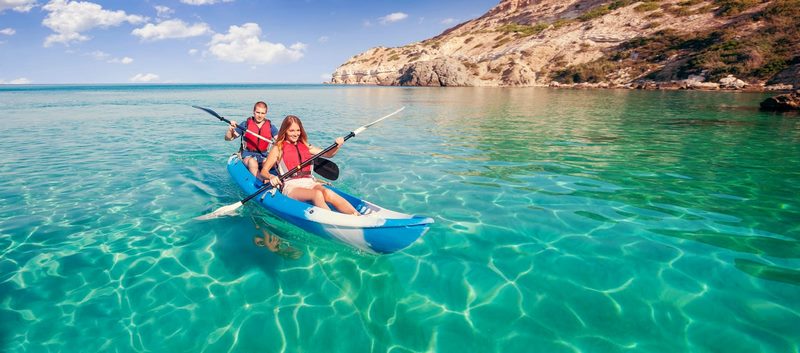 Tải nghiệm chèo sup của du khách thăm quan bãi sao