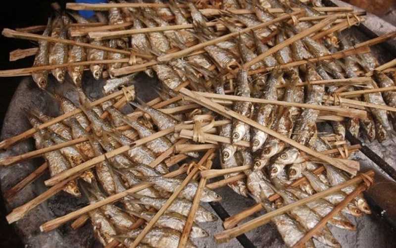 Cá nướng Ba Bể - món ăn đặc sản của vùng Ba Bể Bắc Kạn. 