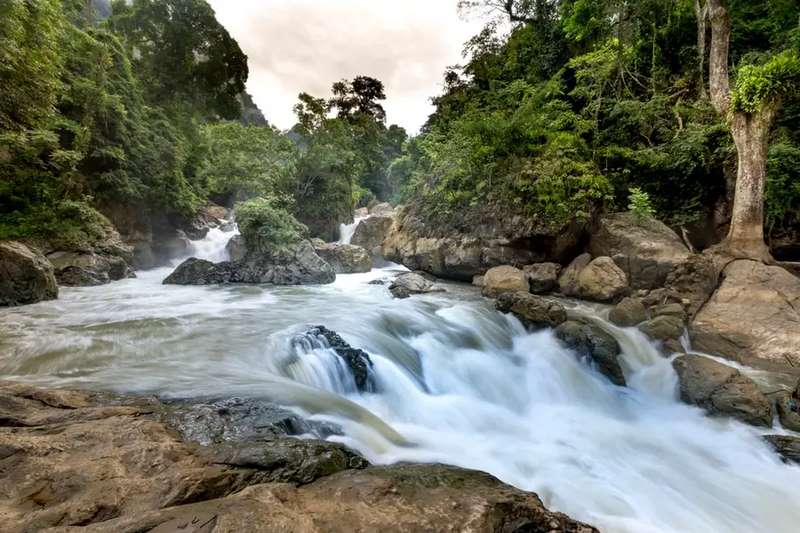 Cắm chìm với cảnh sắc thiên nhiên kỳ thú ở thác Đầu Đẳng. 
