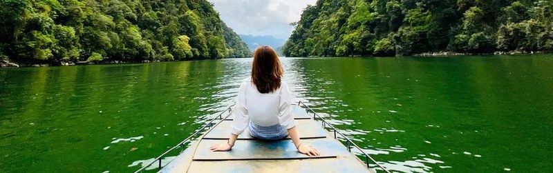 Đắm mình trước làn nước trong xanh giữ đại ngàn