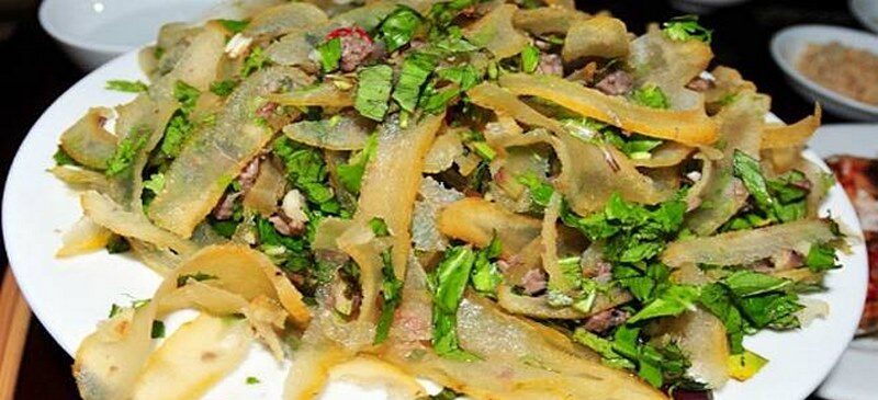 Gỏi da trâu Tà Xùa – giòn sần sật, cay nồng núi rừng, món nhậu khiến ai cũng mê.