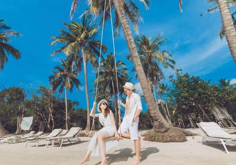 Hòn Gầm Ghì có vẻ đẹp trong trẻo hiếm có