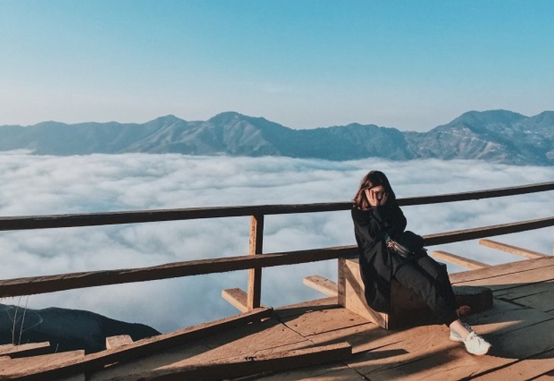 Dậy sớm checkin giữa biển mây trời tại Tà Xùa Hills Homestay. (Ảnh: Sưu tầm)