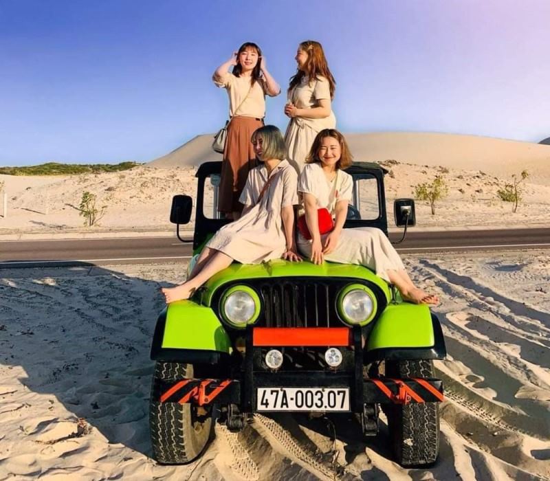 Thỏa sức tạo dáng Tour xe Jeep Mũi Né
