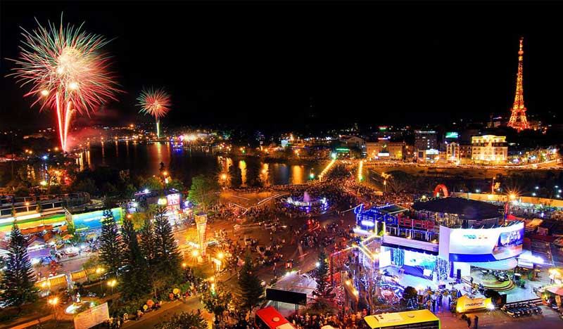 Chợ đêm Đà Lạt là địa điểm được nhiều du khách ưa chuộng.