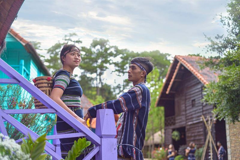 Dân tộc cơ ho còn có tên gọi khác là Cờ Ho, Kơ Ho, Koho, K'Ho