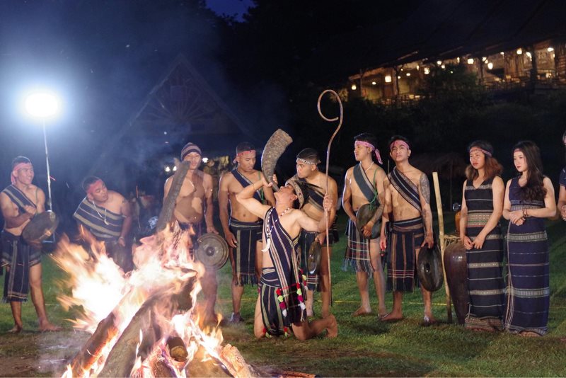 Hòa mình vào không gian văn hóa với tiếng cồng, tiếng chiêng rộn ràng