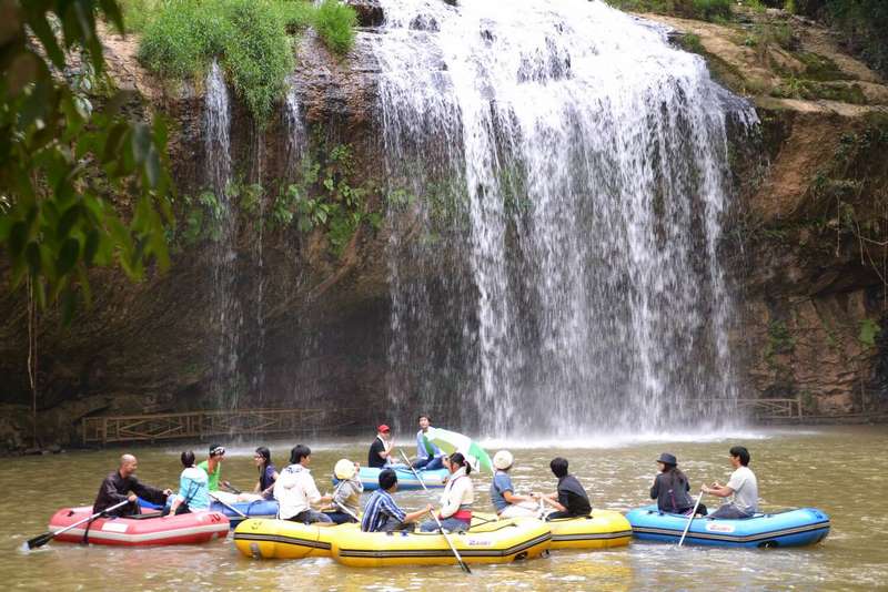 chèo thuyền phao thác prenn