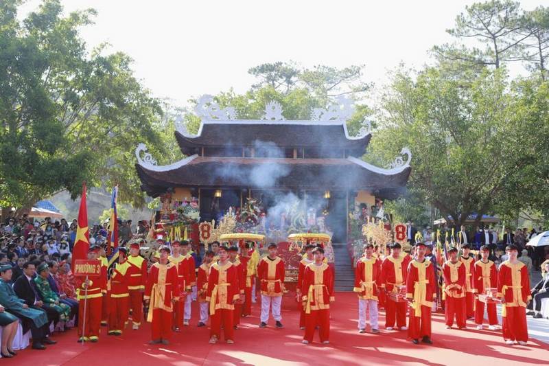 Đền Âu Lạc vào dịp lễ (Ảnh: Sưu tầm)