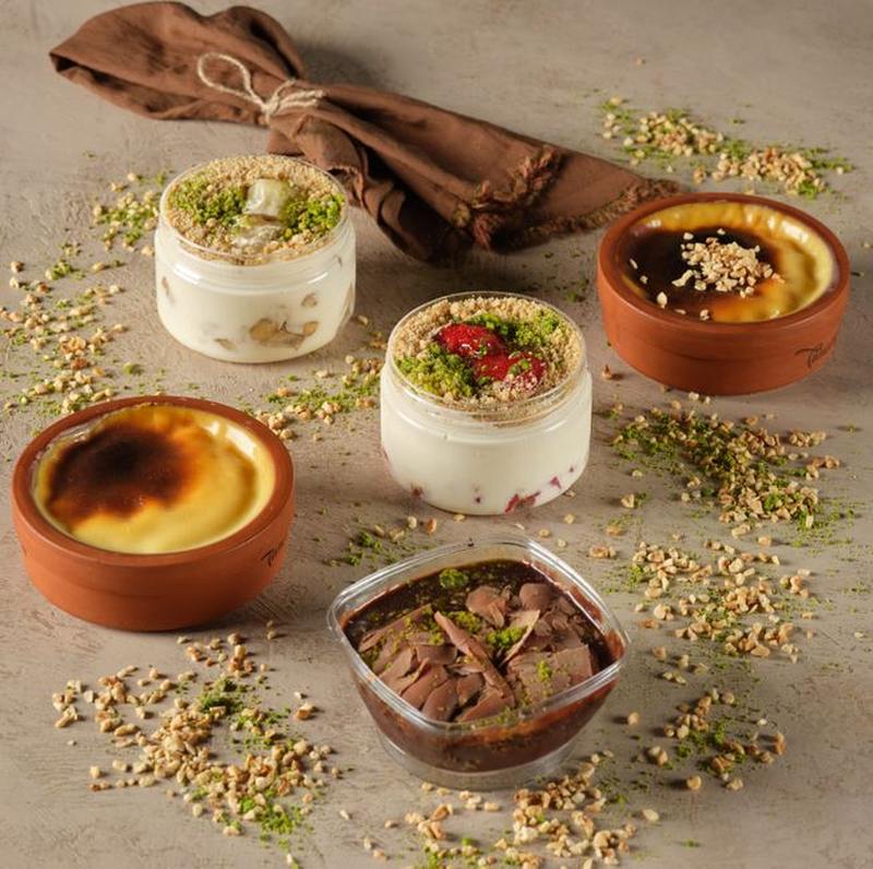 Bát yaourt và pudding tráng miệng