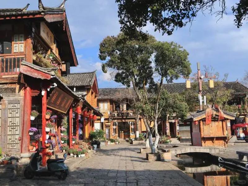 Chụp ảnh tại Lạc Hư Cổ Trấn