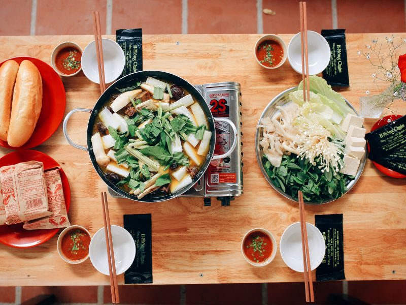 Nồi lẩu rau vị Tây Bắc ăn kèm bánh mì ở H'mong Quán Đà Lạt