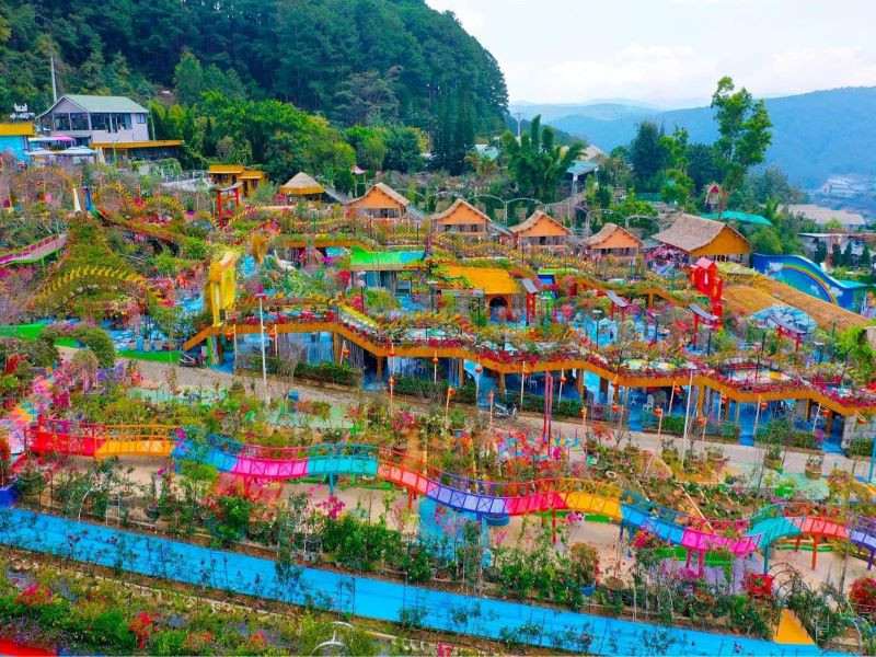 Cổng Trời và khu văn hóa dân gian