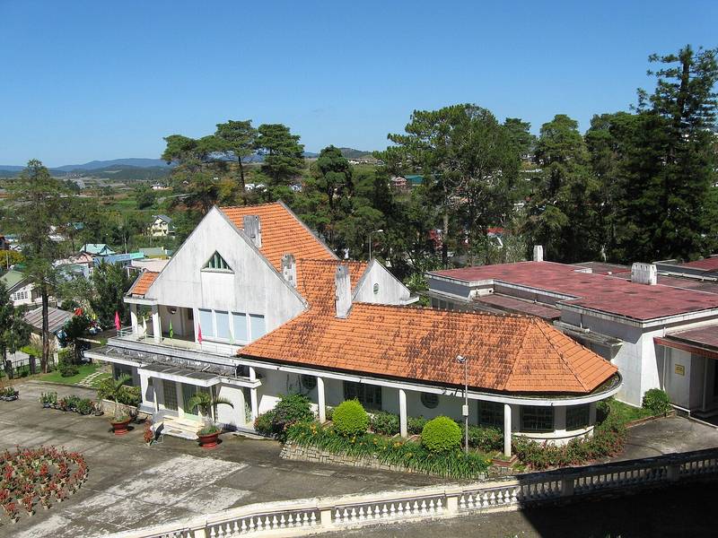 Biệt thự Lam Ngọc nhìn từ trên dốc