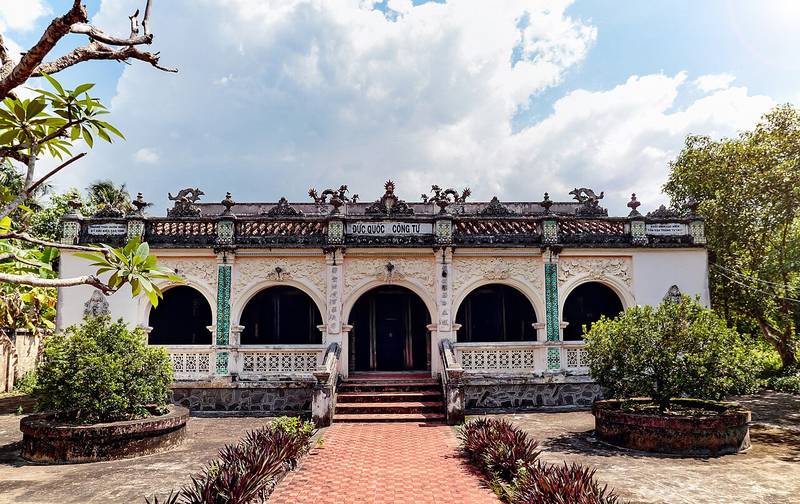 Đức Quốc Công Từ trong khu lăng Hoàng Gia Gò Công