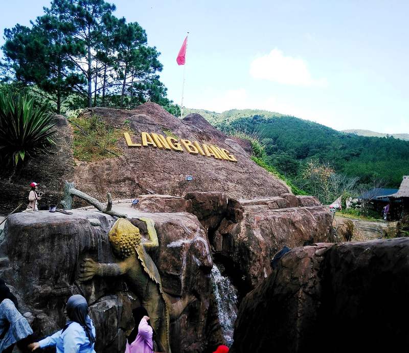 Mô hình núi Langbiang đắp bằng đất trong Đường hầm Đất Sét