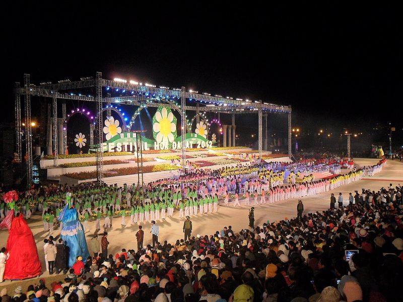 Đêm khai mạc Festival Hoa Đà Lạt ở quảng trường Lâm Viên