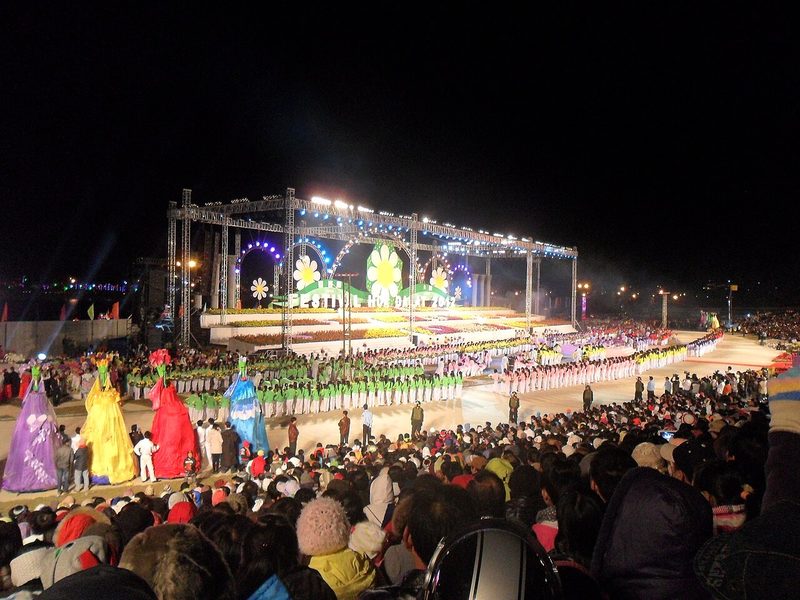 Khán giả xem lễ khai mạc Festival Hoa Đà Lạt