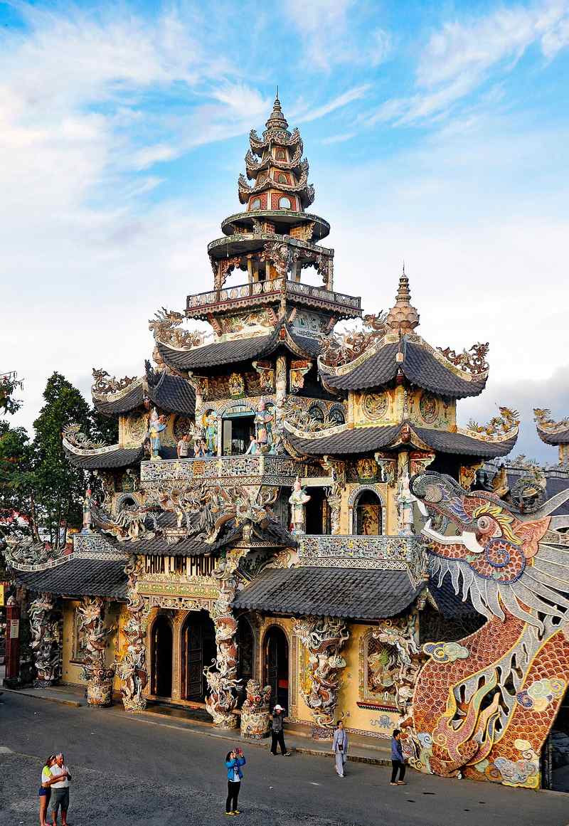 Chùa Linh Phước ở Trại Mát gần Lạc Hư Cổ Trấn