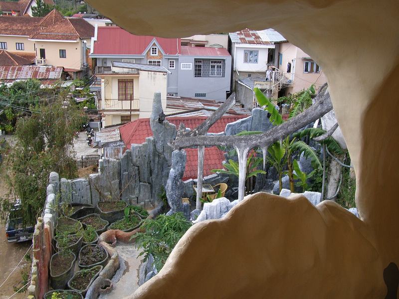 Nhìn ra phố Đà Lạt từ một ô cửa trên cao của Crazy House