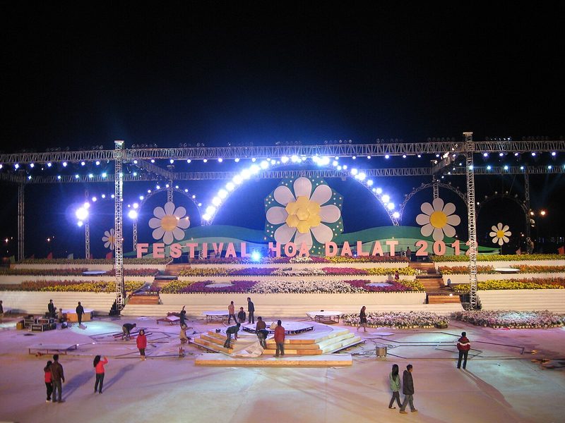 Sân khấu Festival Hoa Đà Lạt dựng ở quảng trường