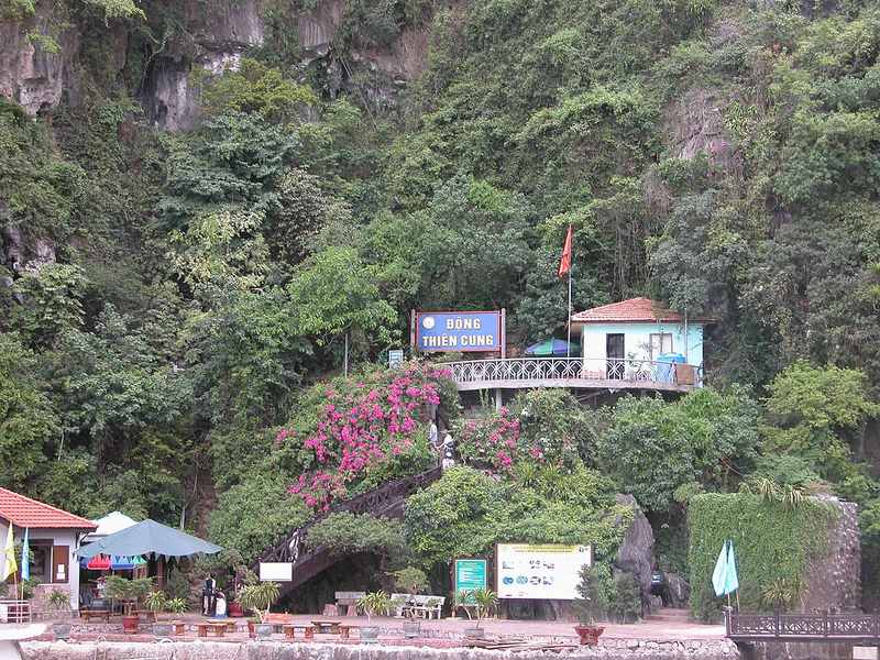 Lối vào động Thiên Cung